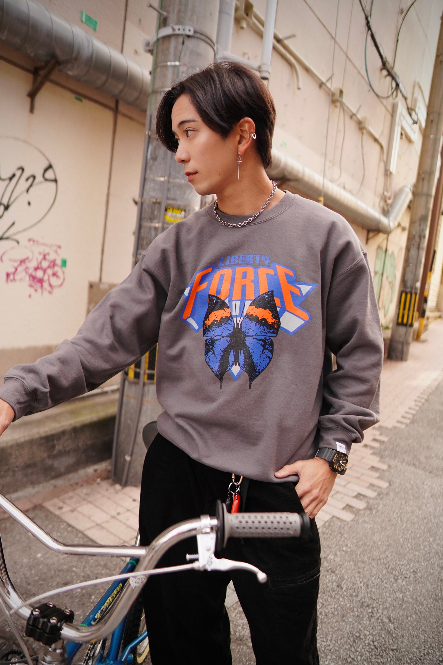 BUTTERFLY CREW NECK SWEATSHIRTS 【2/7までの限定販売】