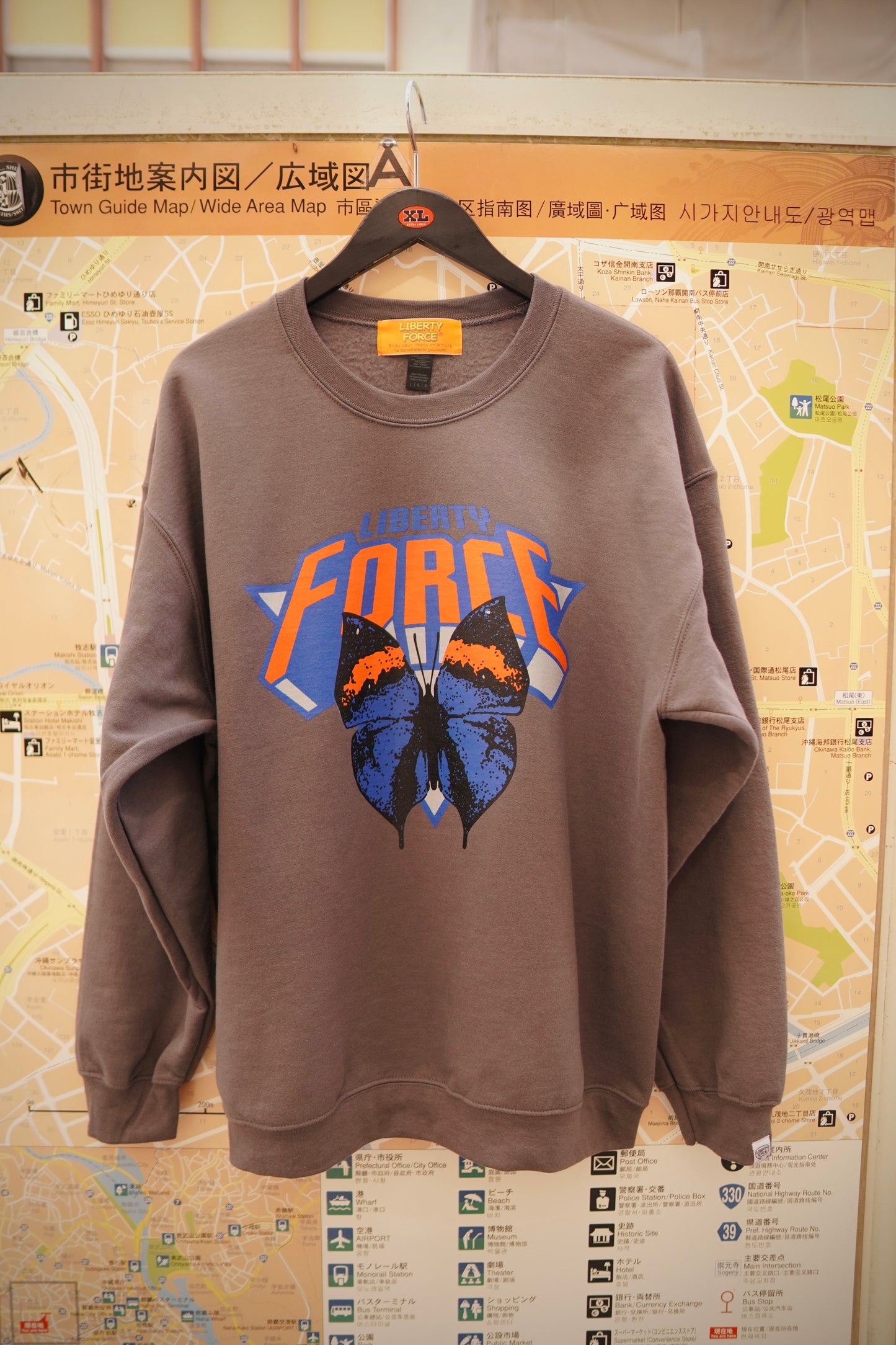 BUTTERFLY CREW NECK SWEATSHIRTS 【2/7までの限定販売】